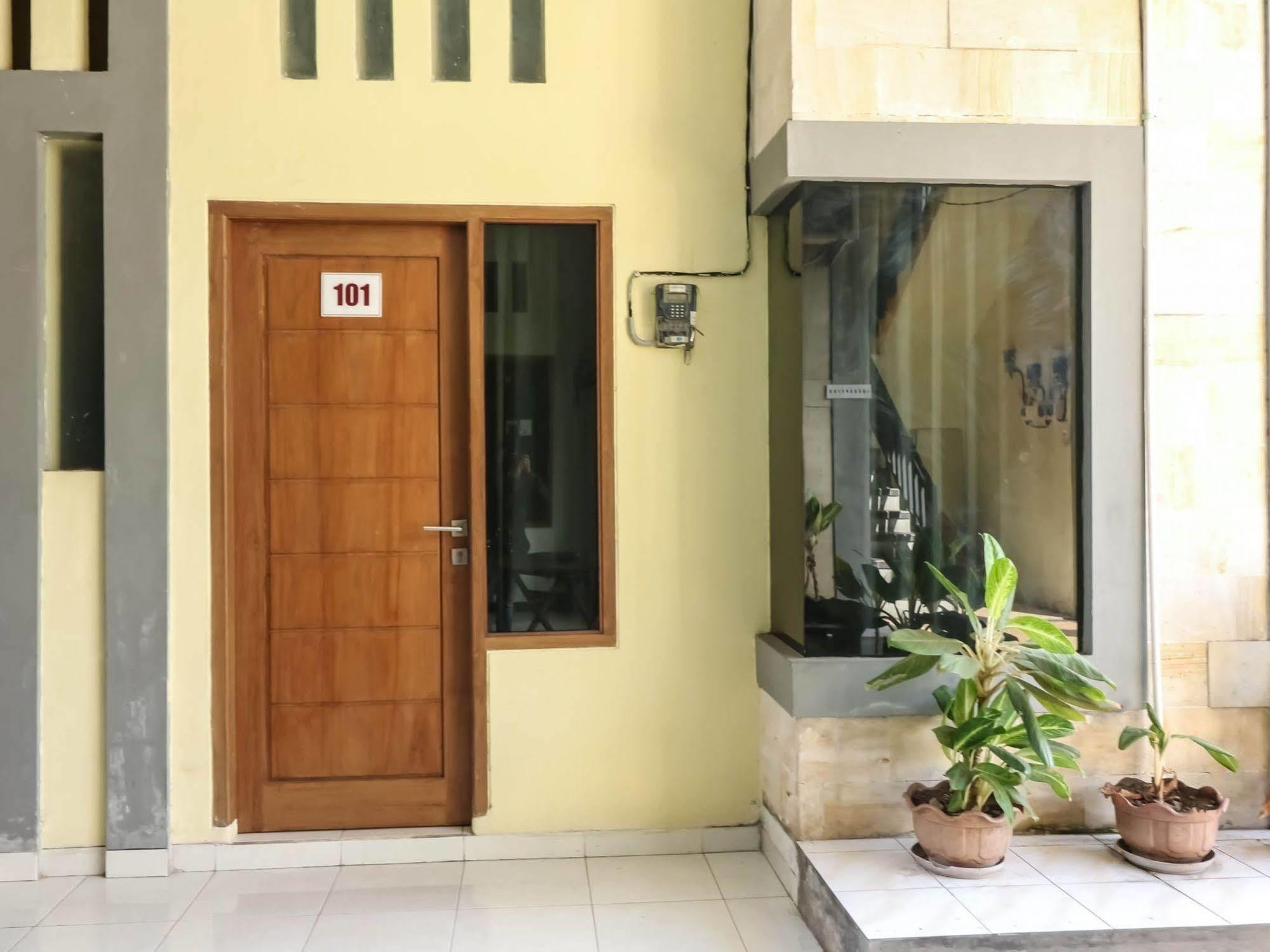 Super Oyo 91495 Hotel Indah Residence デンパサール エクステリア 写真