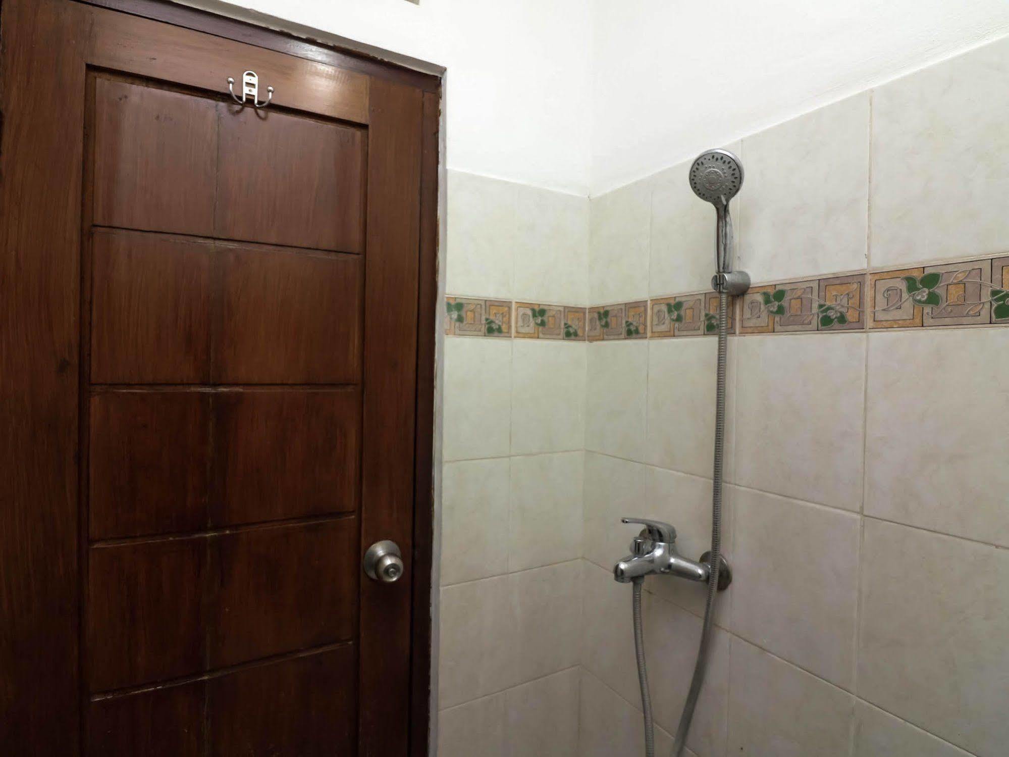 Super Oyo 91495 Hotel Indah Residence デンパサール エクステリア 写真