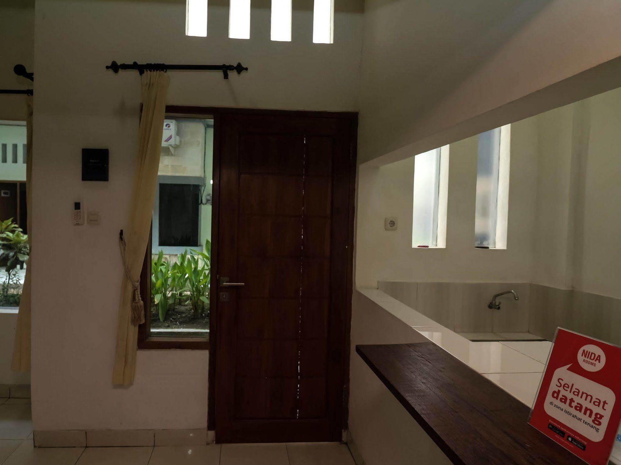 Super Oyo 91495 Hotel Indah Residence デンパサール エクステリア 写真