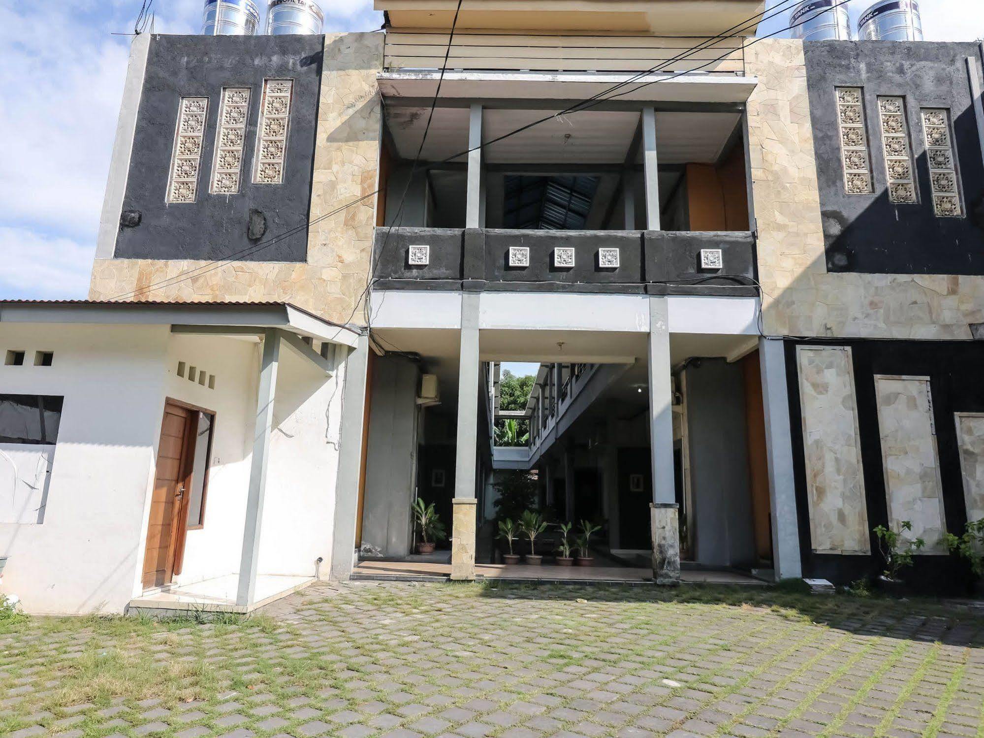 Super Oyo 91495 Hotel Indah Residence デンパサール エクステリア 写真