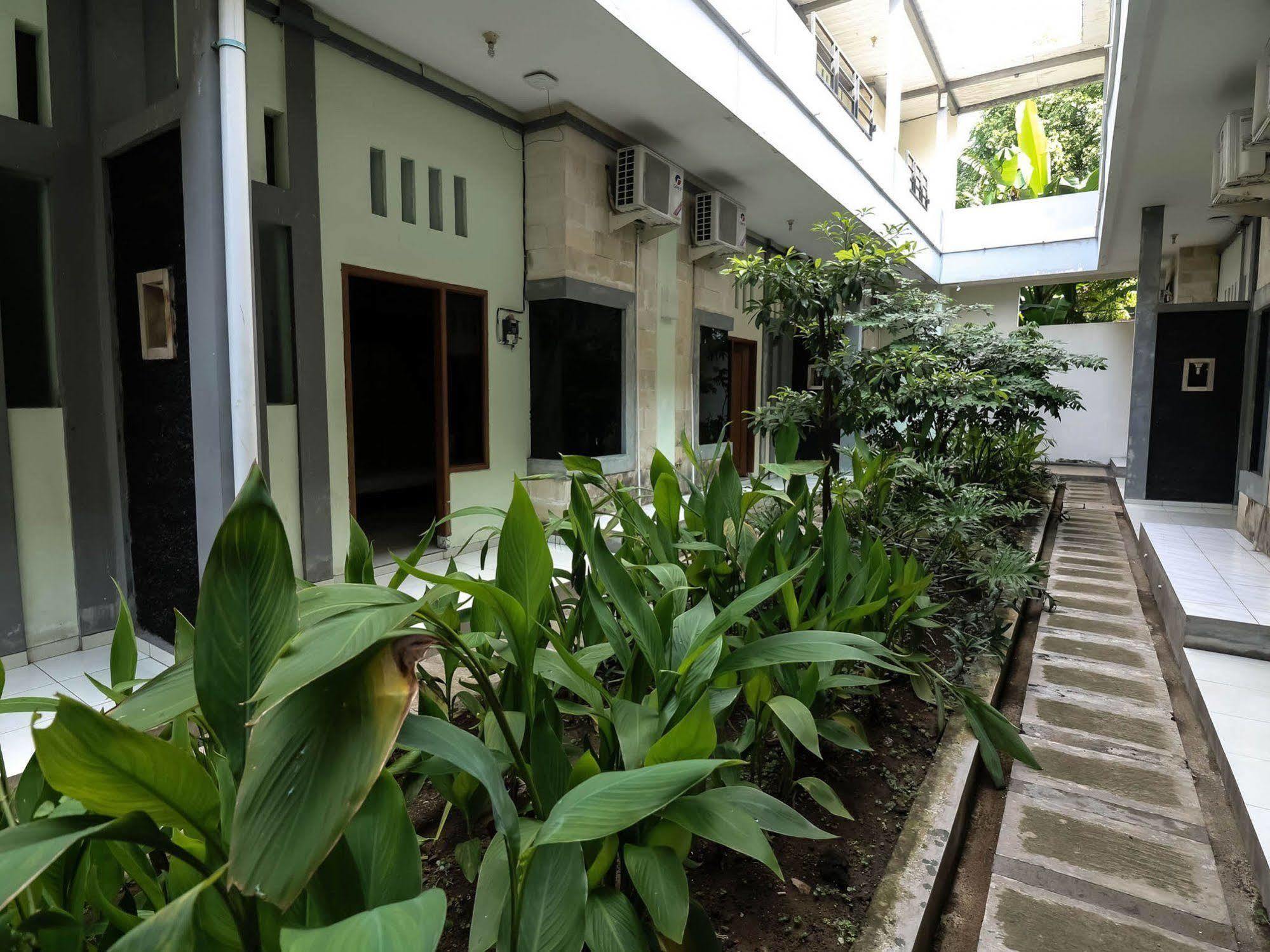 Super Oyo 91495 Hotel Indah Residence デンパサール エクステリア 写真